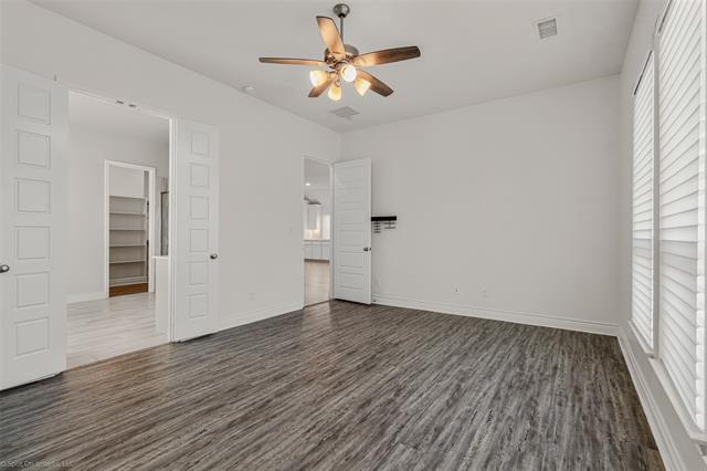 Building Photo - 1009 Queens Lk Trl