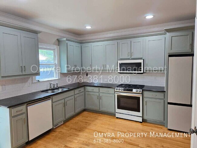 Building Photo - 105 Selman St SE