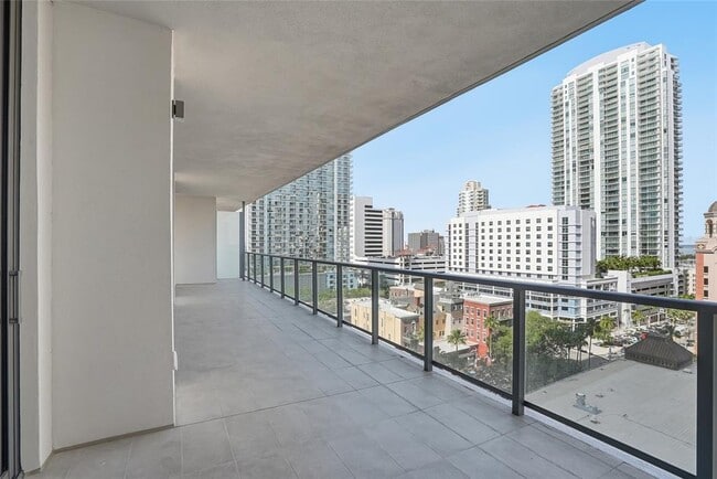 Building Photo - 275 1st Ave S