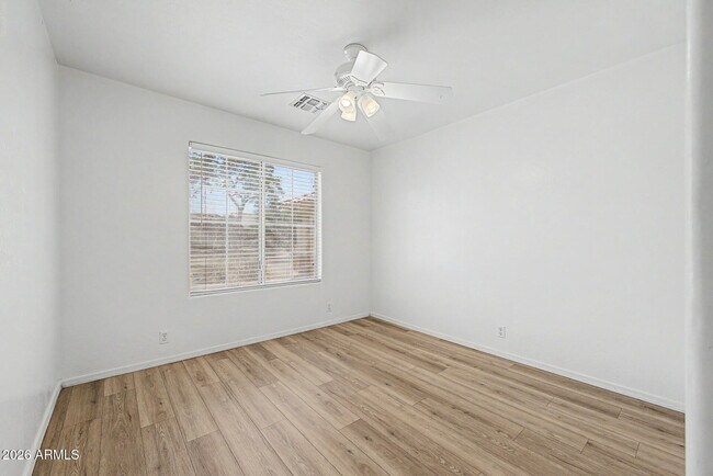 Building Photo - 930 E Harwell Rd