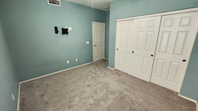 Building Photo - 2 Bedroom Townhome at the Artisan Village ...