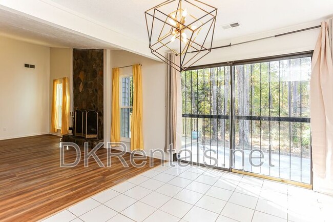 Building Photo - 135 Beethoven Ct