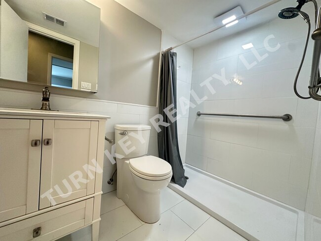 Building Photo - Condo for rent in Vestavia Hills - *MOVE I...