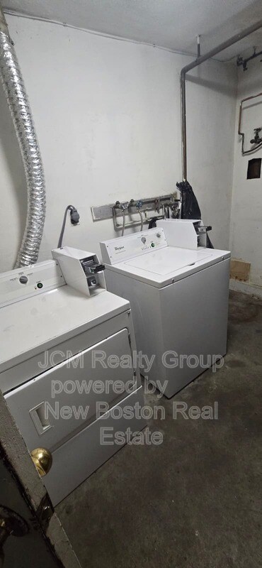 Building Photo - 572 Cummins Hwy