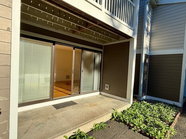 Building Photo - 5 Stebbins Close