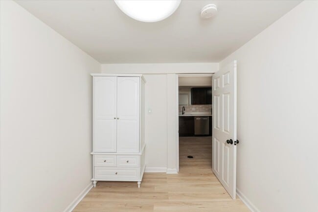 Building Photo - 5639 N Artesian Ave