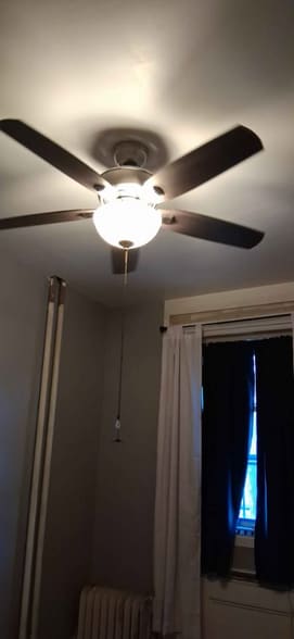 Building Photo - 204 Main St