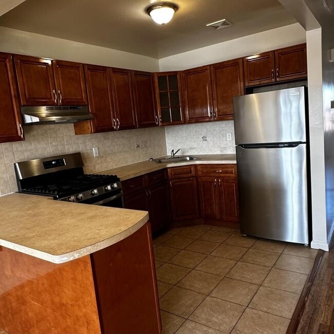 Building Photo - 227 beach 28th st 3fl
