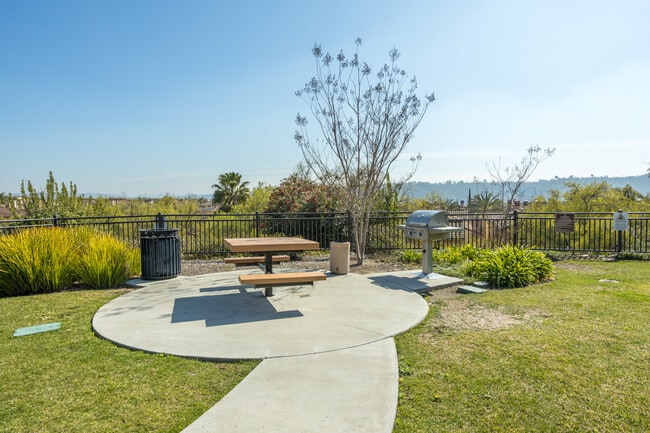 Building Photo - 2802 Bellezza Dr