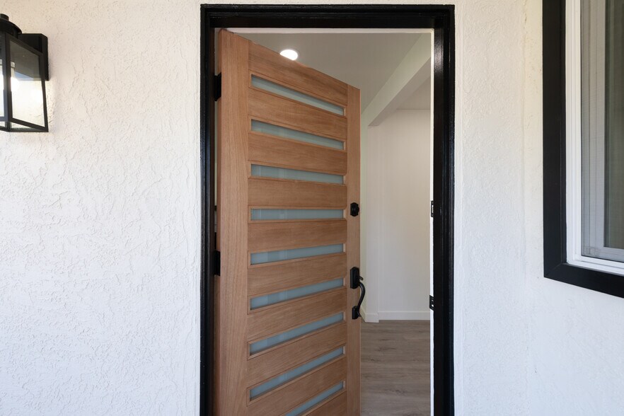 FRONT DOOR - 1011 N Florence St