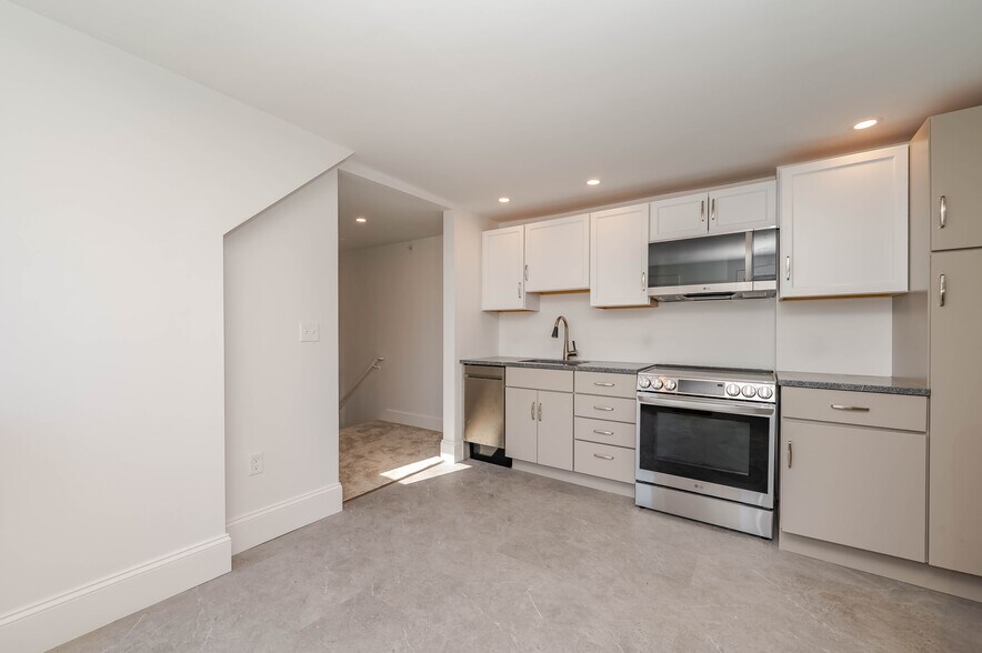 Building Photo - 361 Miller Ave