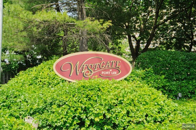 Building Photo - 1428 Westgate Dr