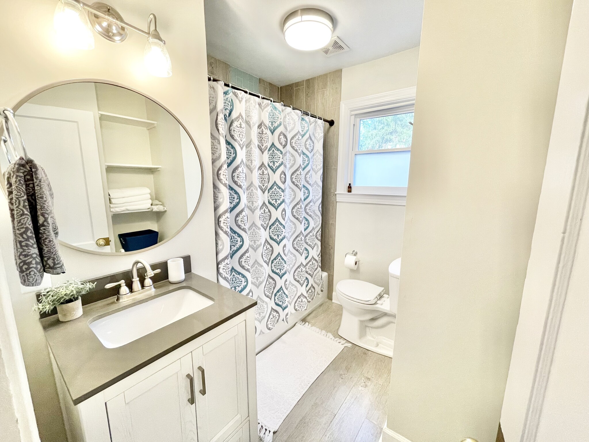 Building Photo - 1325 Willow Dr