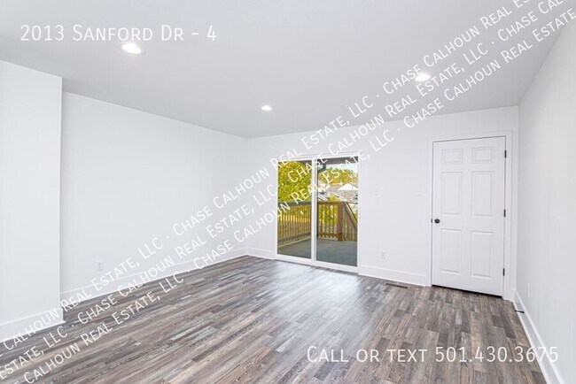 Building Photo - 2013 Sanford Dr