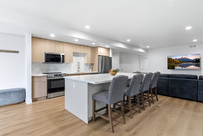 Building Photo - 2172 N Beargrass Wy