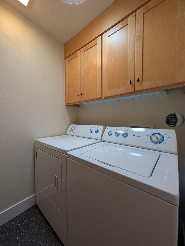 Building Photo - Beautiful 2-Bedroom, 2.5-Bath Condo Near A...