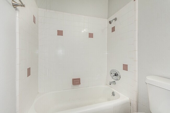 Building Photo - 4641 S 17th Pl