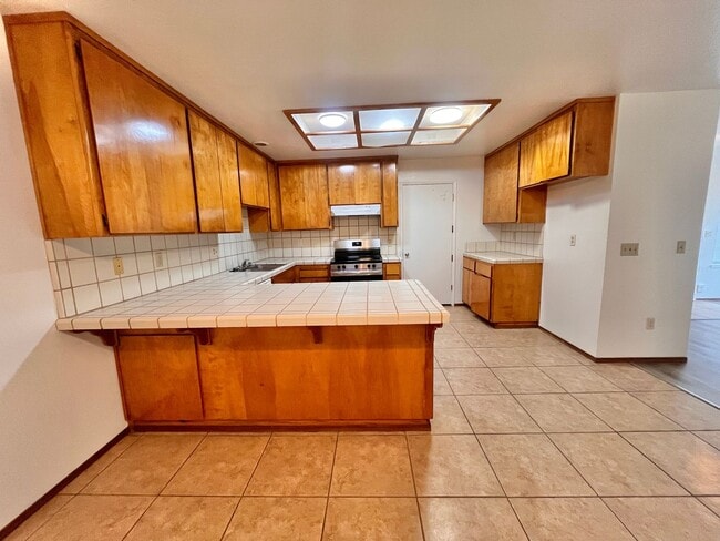 Building Photo - 3 Bedroom 2 Bath Duplex for Rent!