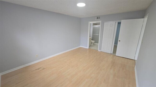 Building Photo - 9055 Wiles Rd