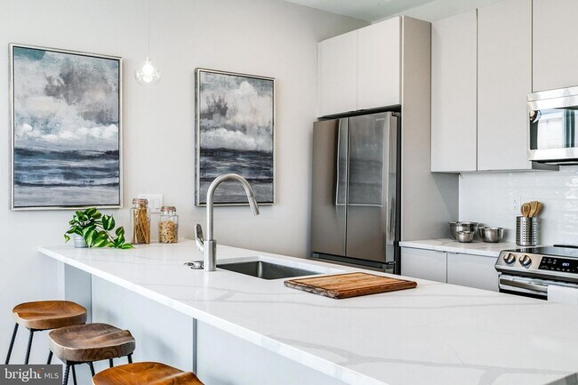 Building Photo - 1533 Ridge Ave