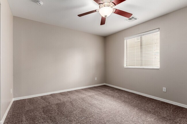 Building Photo - Spacious 3-Bedroom Home with Den in Gilbert!