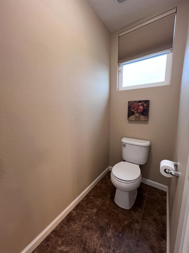 Building Photo - 2020 Makenna Dr