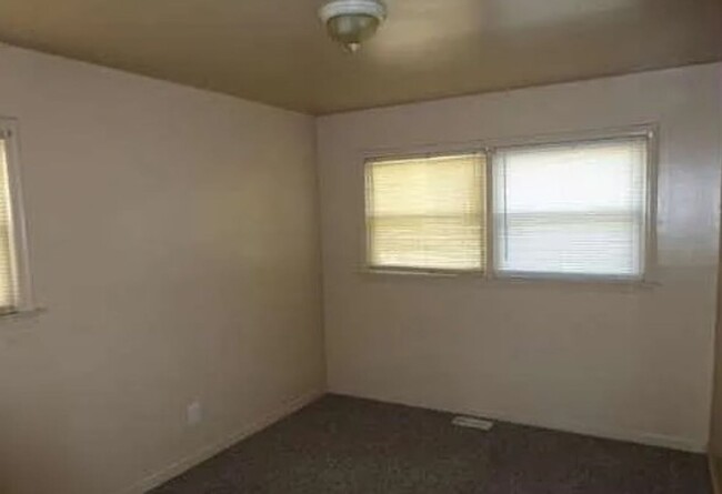 Building Photo - Cozy 2 Bedroom, 1 bath in Warren