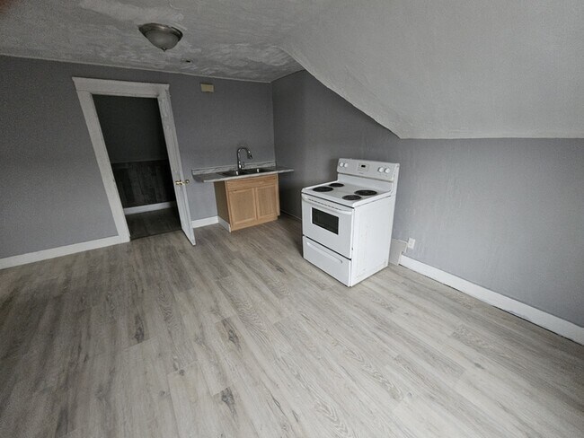 Building Photo - 10602 Earle Ave