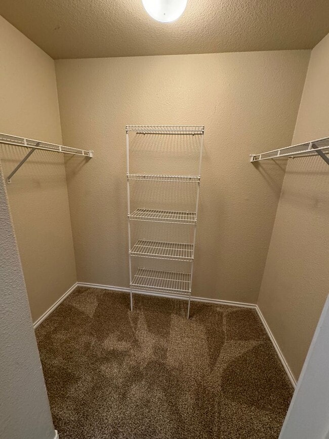 Building Photo - 2 Bedroom 2 Bathroom Condo! NORTHEAST