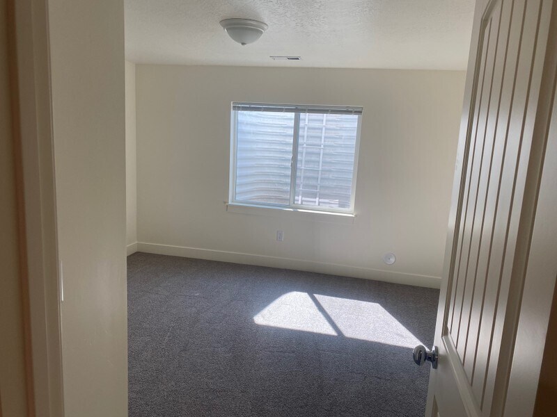 Building Photo - 15078 S 2815 W
