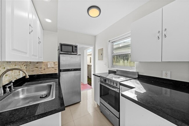 Building Photo - 1203 Marseille Dr