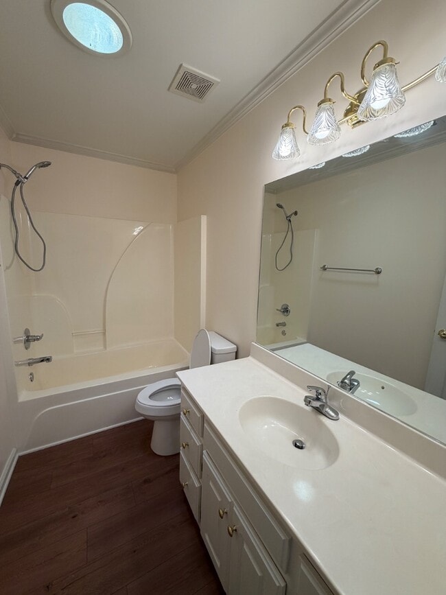 Building Photo - 1702 Thomas Ct