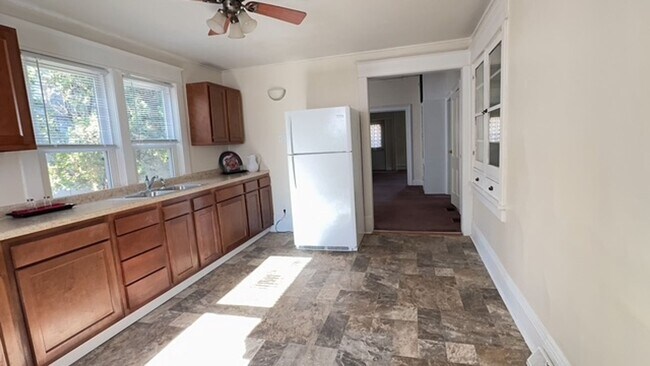 Building Photo - 629 Otter Ave