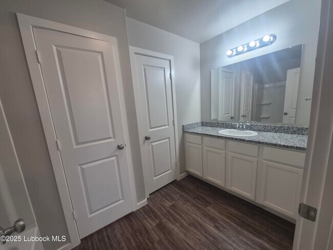 Building Photo - 2109 N Jayton Ave