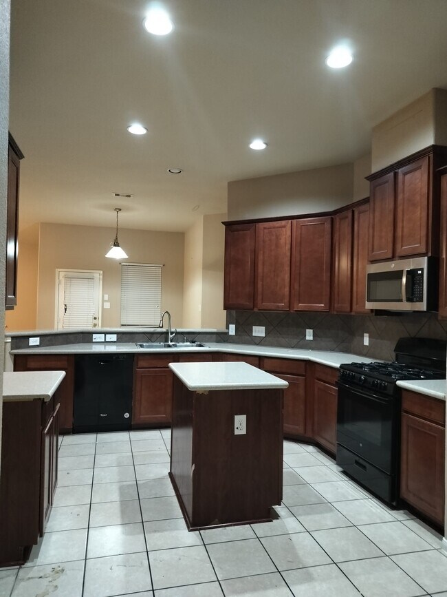 Building Photo - 6027 Schaumburg Dr