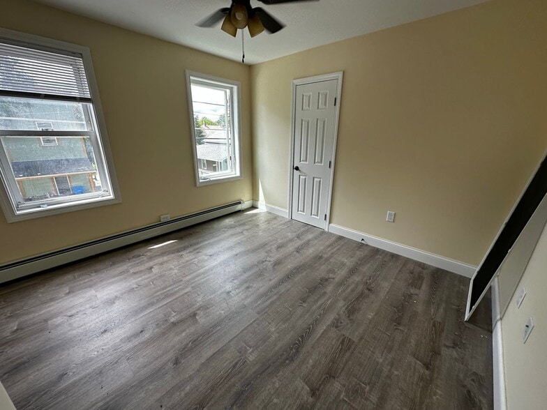 Building Photo - 10 Rose St