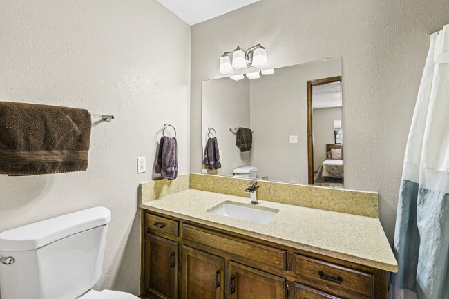 Building Photo - 214 Metz Dr