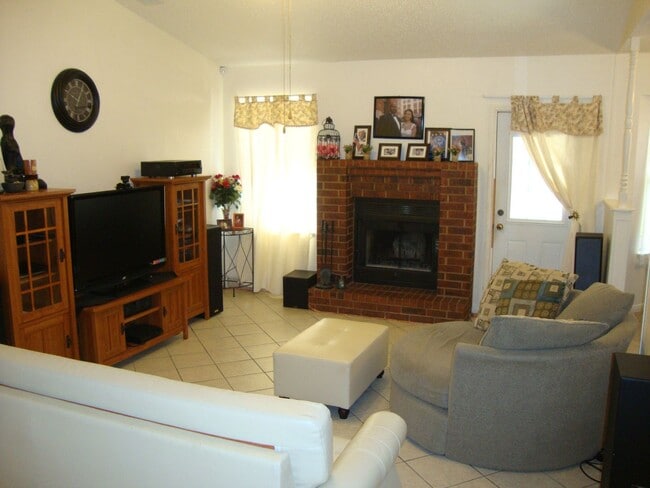 Building Photo - 412 Baumann Dr