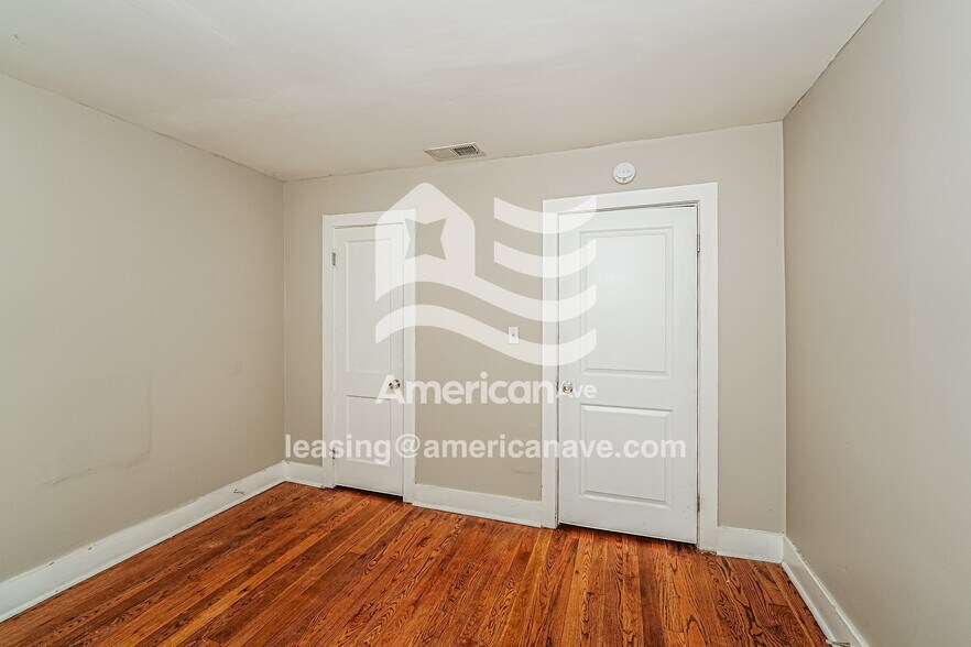 Building Photo - 707 19th St S