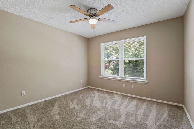 Building Photo - 4010 David Dr