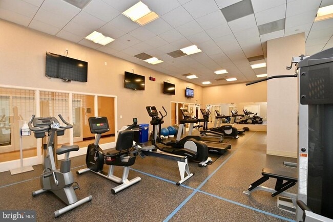 Building Photo - 1020 N Highland St