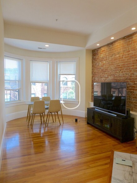 Primary Photo - 15 Blackwood St