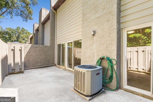 Building Photo - 510 E Ponce de Leon Ave