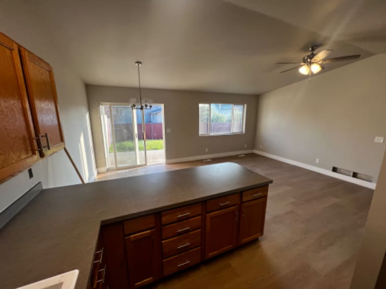 Building Photo - 2141 Teal Dr