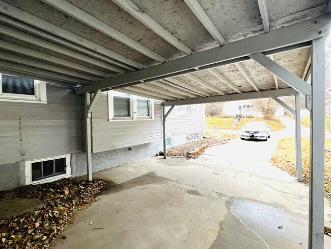 car port - 211 Marian Ave