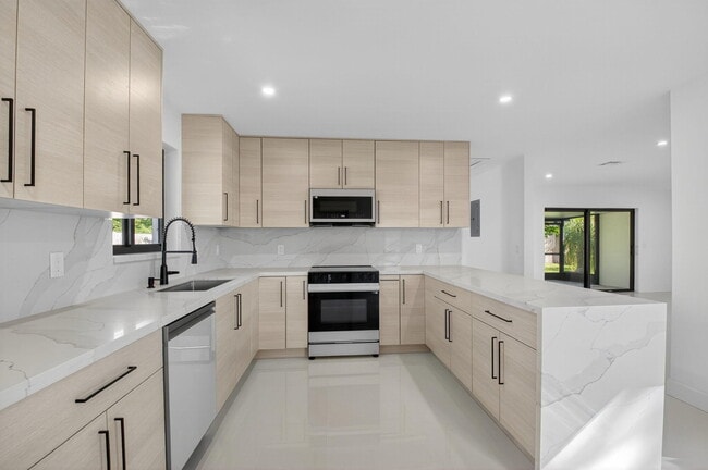 Building Photo - 513 Lindell Blvd