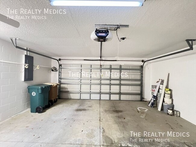 Building Photo - 2644 SW 20th Cir