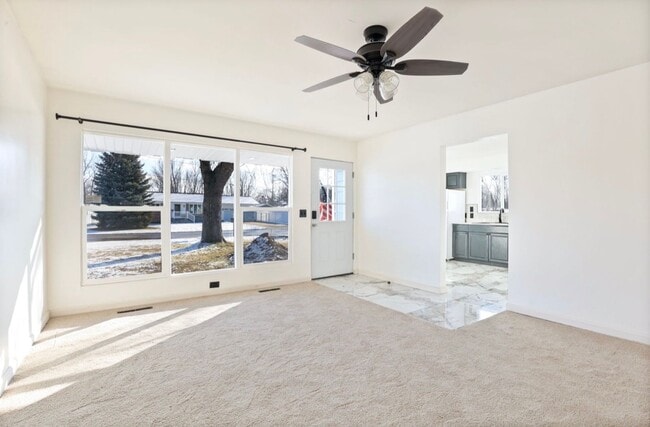 Building Photo - 2118-2118 Avalon Cir