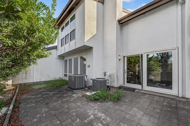 Building Photo - 7655 S Braeswood Blvd