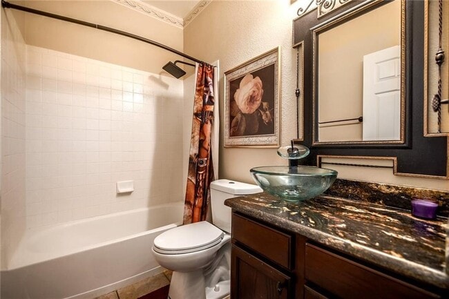 Building Photo - 2315 Little Tree Bend